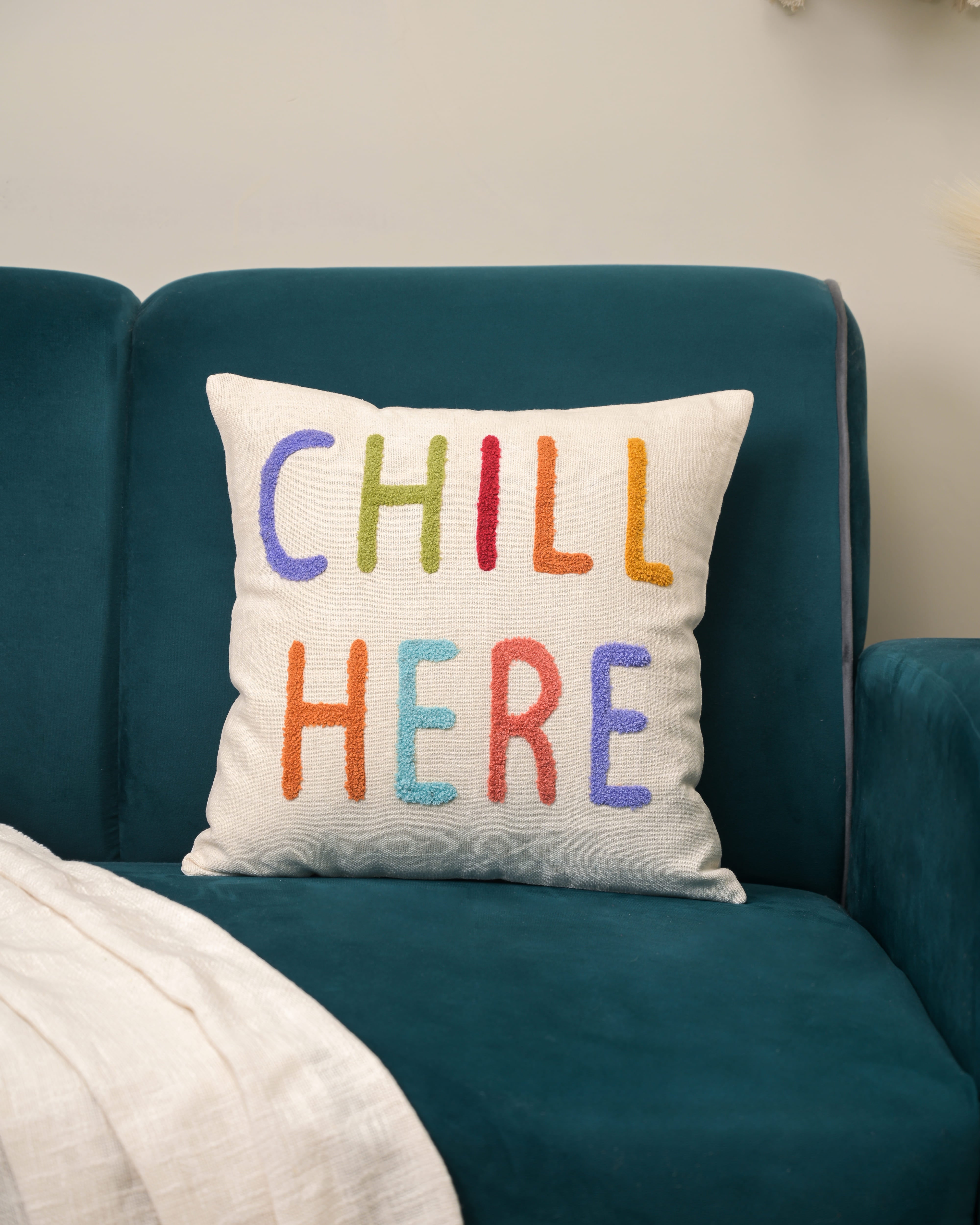 Chill Here – The Ultimate Cozy Cushion Cover!